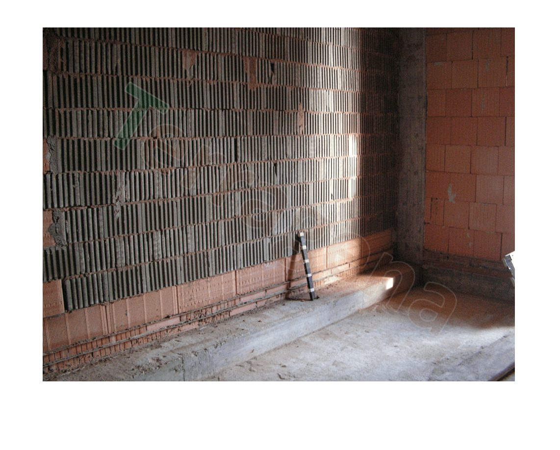 mattone in argilla cruda