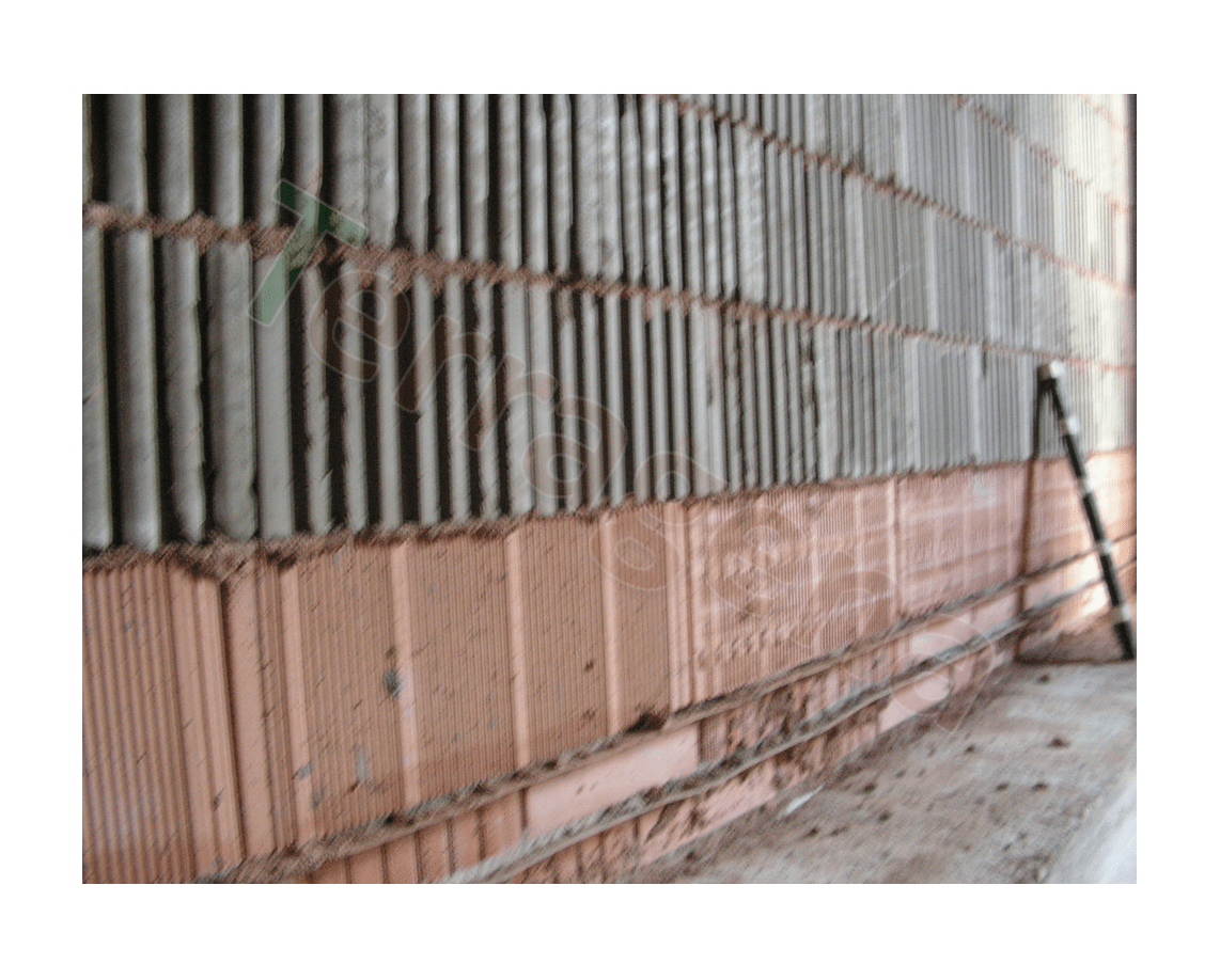 mattone in argilla cruda